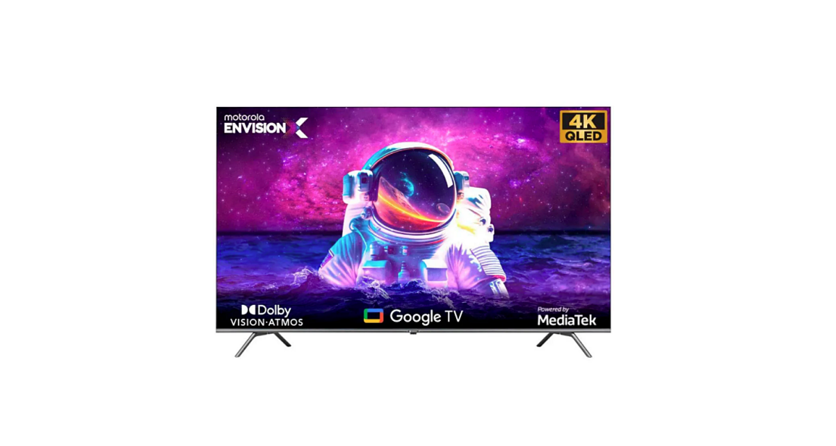 En su interior, el MOT55UQE11 cuenta con un procesador Quad-Core, que maneja tanto el procesamiento de imagen como la interfaz de usuario. Acompañado por un GPU dedicado, el televisor es capaz de manejar contenido 4K y HDR sin problemas. Sin embargo, en pruebas intensivas, como al cambiar rápidamente entre aplicaciones o reproducir contenido muy pesado, puede observarse un pequeño retraso, aunque no afecta significativamente la experiencia general.