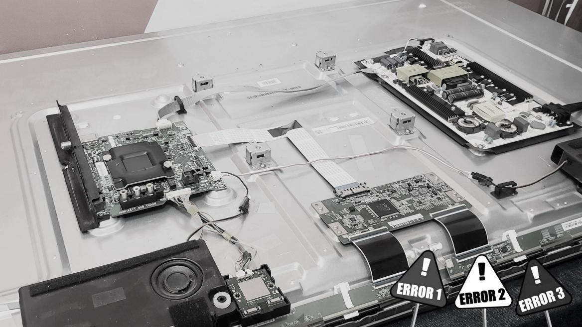 Explora cómo las marcas de Smart TVs diseñan productos para volverse obsoletos rápidamente y cómo esta estrategia impacta en los usuarios y el medio ambiente.